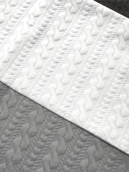 Նոր աշնանային և ձմեռային տղամարդու սվիտեր՝ ժակարդի փոքր սրտիկներով գործվածքից, հարմար է սպորտի, հանգստի, վազքի և ֆիթնես մարզումների համար, ունի երկար թևքեր։