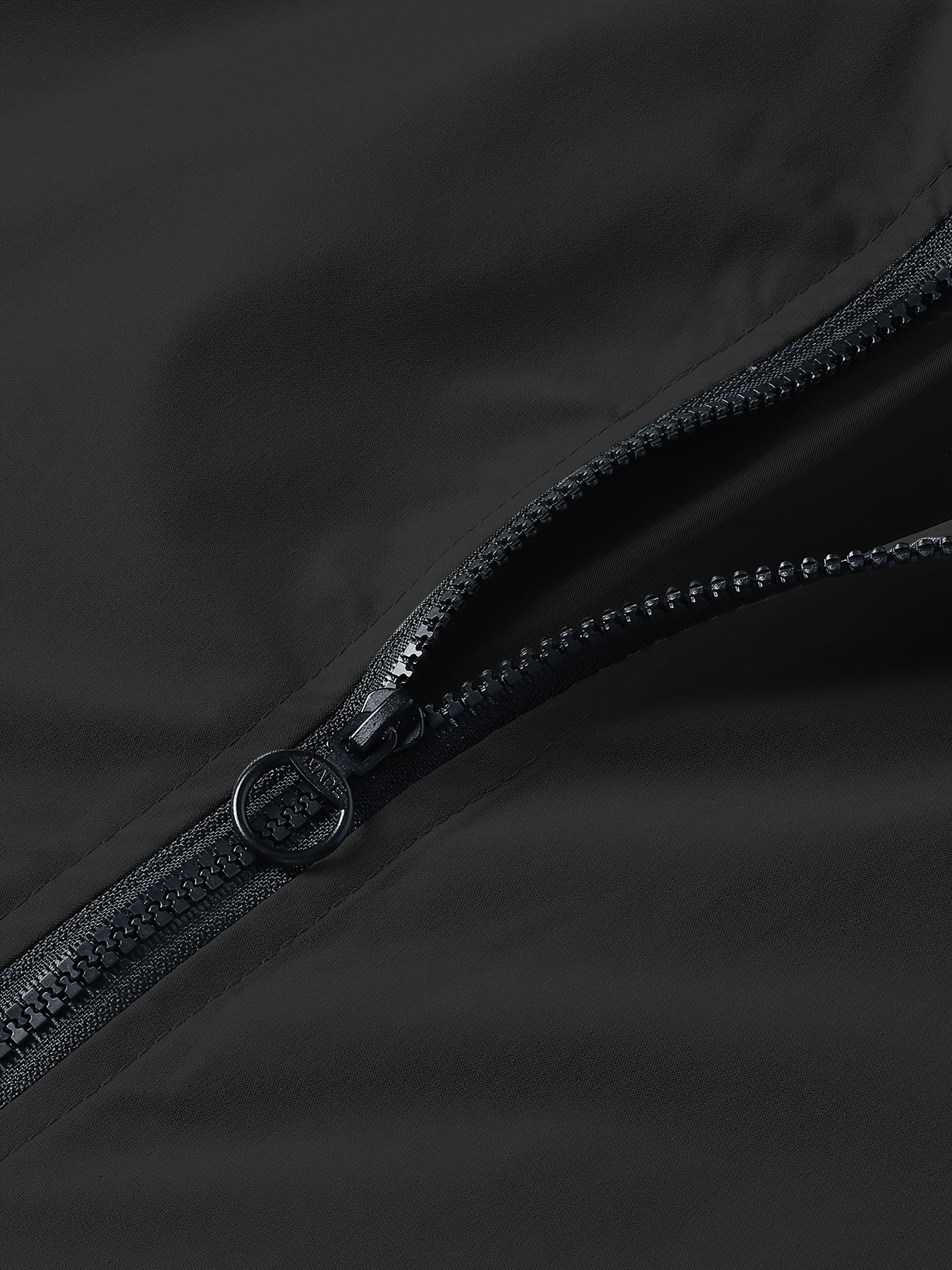 Տղամարդու երկար թևքով, կանգնող օձիքով, կայծակաճարմանդով սպորտային բաճկոն՝ կոնտրաստային զարդանախշով, տղամարդկանց գարուն-աշնանային վերնազգեստ, որպես նվեր