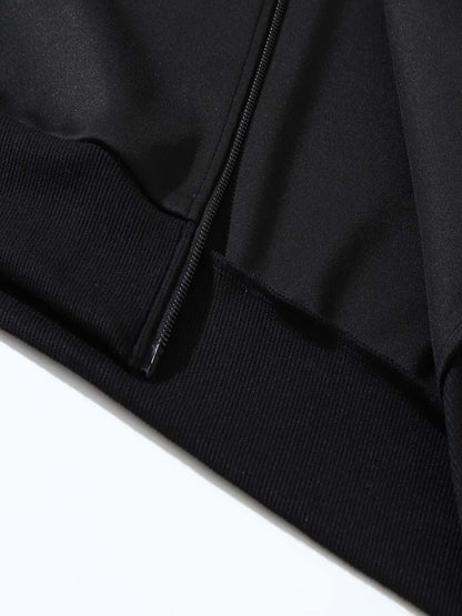 Տղամարդու նորաձև երկկտոր բաճկոնի և սպորտային տաբատի հավաքածու՝ մուգ կապույտ գույնի, ոճային նախշերով, առօրյա երիտասարդական սպորտային հագուստ, կայծակաճարմանդ դետալով, երկար թևքերով, նեղ չափսերով, աշուն/ձմեռ հավաքածու