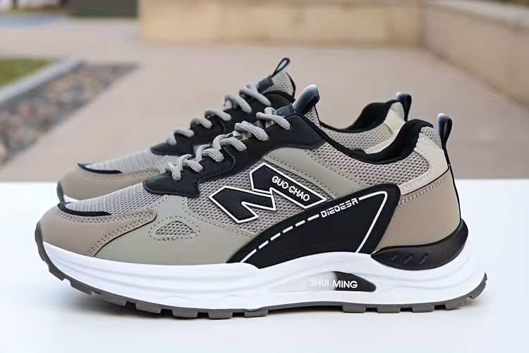 Տղամարդկանց շնչող ցանցե վազքի սպորտային կոշիկներ՝ ամուր, հակասահք, հոտակայուն, ռետինե ներբանով, գարնանային աշնան համար նախատեսված, ցածր, կապիչով դիզայնով, սպիտակ, սև և կանաչ գույներով։