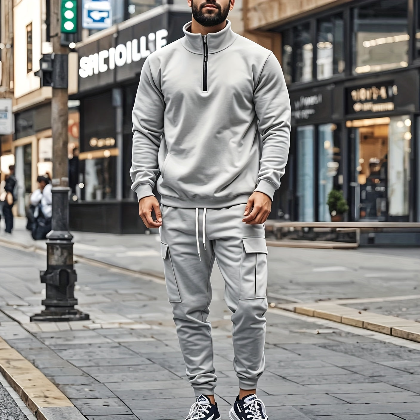 Բազմակողմանի համույթ, տղամարդկանց համար նախատեսված առօրյա 2 հատանոց հավաքածու. Բարձր վզնոցով ծանր, կայծակաճարմանդով սվիտեր և գրպաններով աշխատանքային տաբատ՝ միագույն, փափուկ գործվածքից՝ աշուն/ձմեռ համար