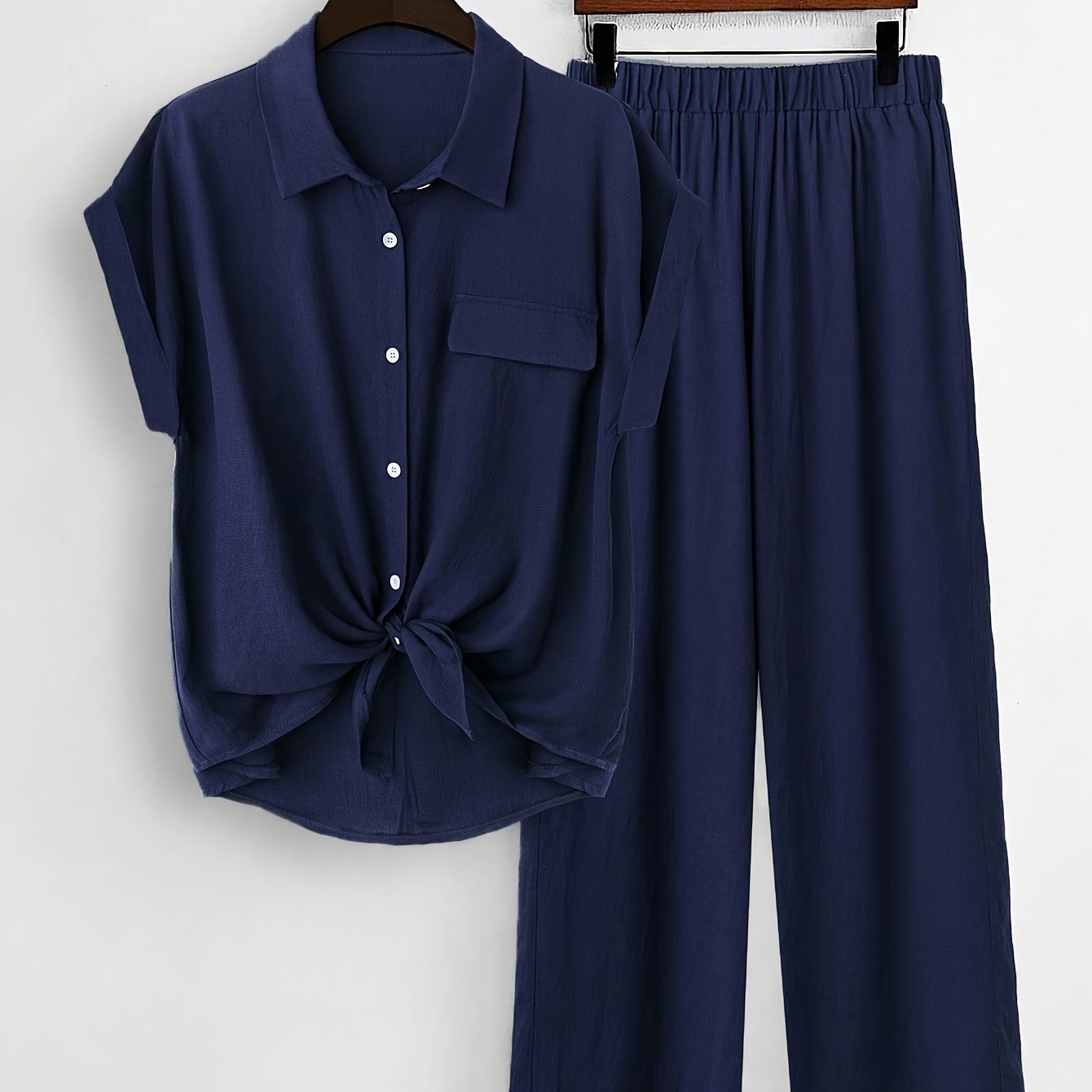 Մեծ չափի կանացի երկար թևքերով վերնաշապիկի և ուղիղ տաբատի հավաքածու