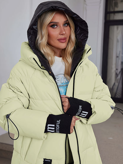 Կանացի ոճային բեժ գույնի փքված բաճկոն՝ առօրյա տաք ձմեռային վերարկու՝ սև եզրագծով, երկար թևքերով և կայծակաճարմանդով գլխարկով, պոլիեսթերային գործվածք՝ բացօթյա հարմարավետության համար։