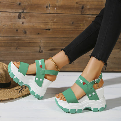 Կանացի սանդալներ սեպաձև կրունկներով, հարթակով բաց մատներով, մետաղական ճարմանդով սանդալներ, կանացի նորաձև առօրյա կոշիկներ