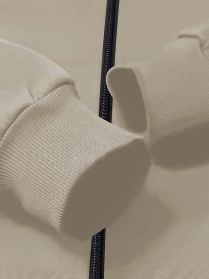 Տղամարդու նորաձև երկկտոր բաճկոնի և սպորտային տաբատի հավաքածու՝ մուգ կապույտ գույնի, ոճային նախշերով, առօրյա երիտասարդական սպորտային հագուստ, կայծակաճարմանդ դետալով, երկար թևքերով, նեղ չափսերով, աշուն/ձմեռ հավաքածու