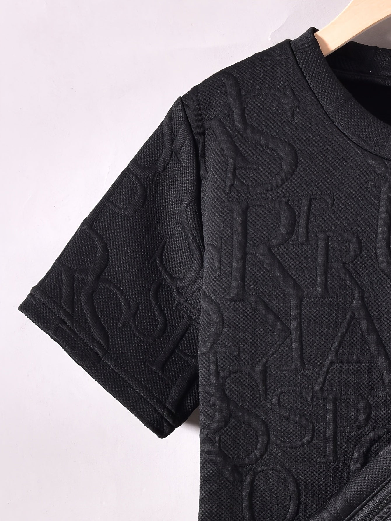 Տղաների համար նախատեսված ոճային սպիտակ կարճ թևքով մարզաշապիկ + առօրյա շորտեր + նորաձև կրծկալով պայուսակի հավաքածու, իդեալական է բացօթյա օգտագործման համար